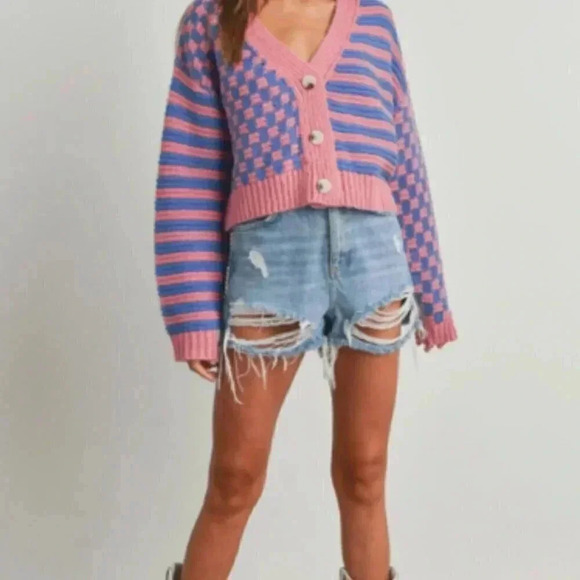 BUTTERMELON Checkered & Striped Cropped Oversized Vneck Sweater - Picture 8 of 9